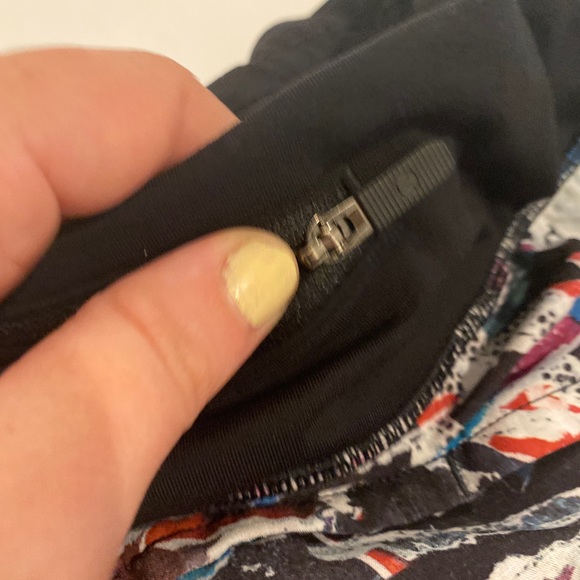 NWOT Rare lululemon jogging shorts athletic quick dry shorts size 10 black pink - Picture 6 of 10